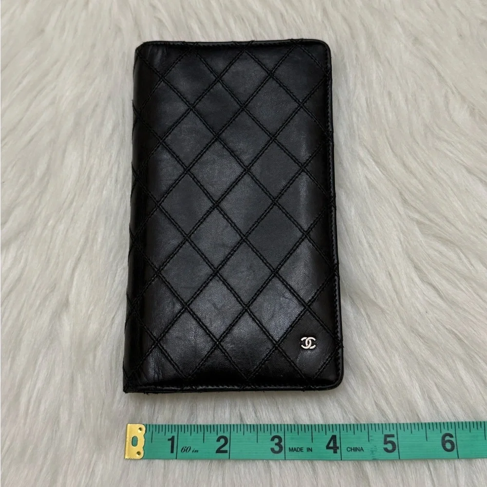 CHANEL - BICOLORE BLACK QUILTED LEATHER LONG BIFOLD WALLET